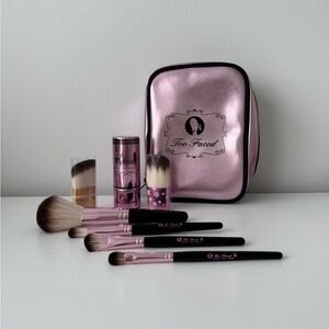 Too Faced make up brushes travel set - black & pink